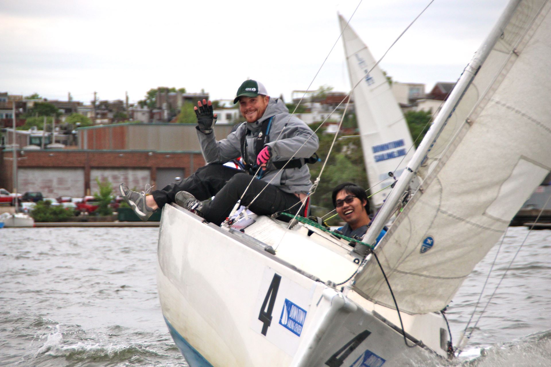 DSC sailors heel a J/22 on their way to the racecourse